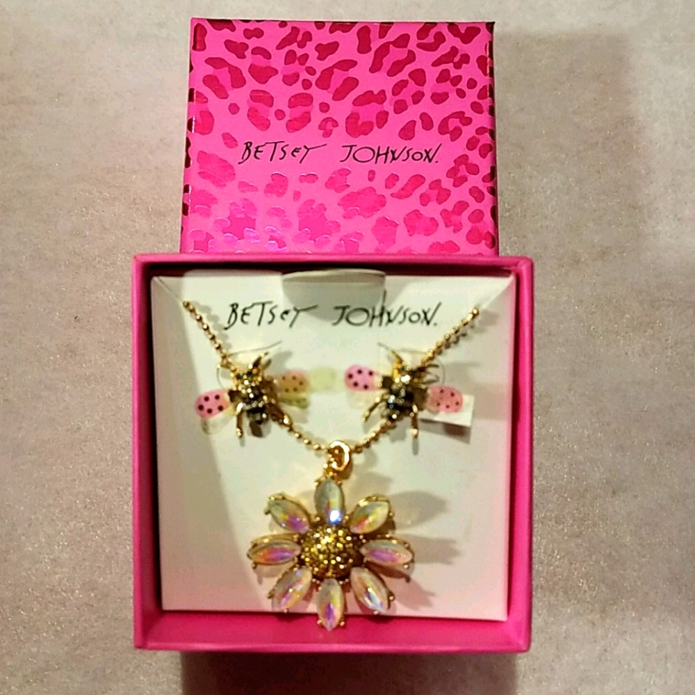 NWT Betsey Johnson Flower & Bees Ensemble
